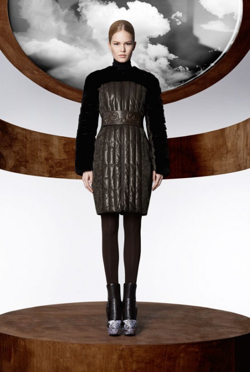 la_collection_moncler_m_par_mary_katrantzou__disponible____partir_du_mois_d_ao__t_dans_les_boutique_moncler____travers_le_monde_309805097_north_545x-1.1