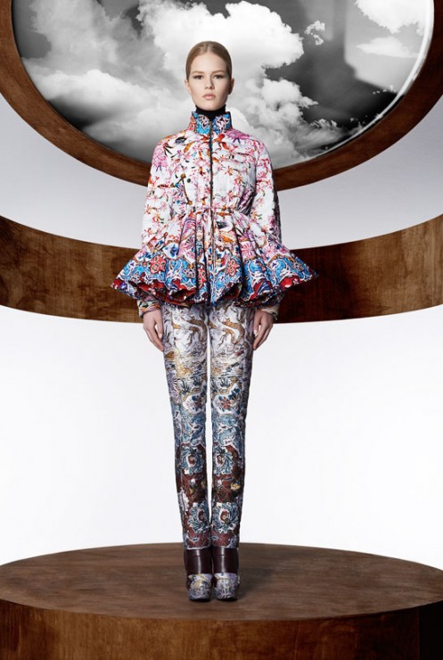 la_collection_moncler_m_par_mary_katrantzou__disponible____partir_du_mois_d_ao__t_dans_les_boutique_moncler____travers_le_monde_98993082_north_545x.1